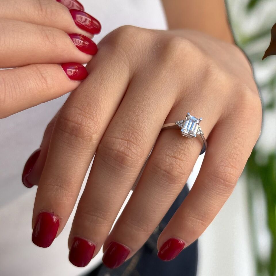 14 AYAR BAGET TAŞLI TEKTAŞ YÜZÜK