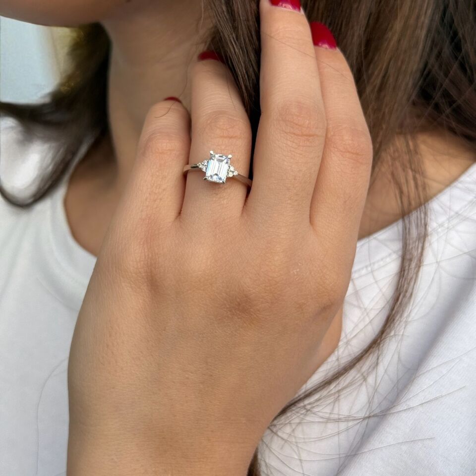 14 AYAR BAGET TAŞLI TEKTAŞ YÜZÜK