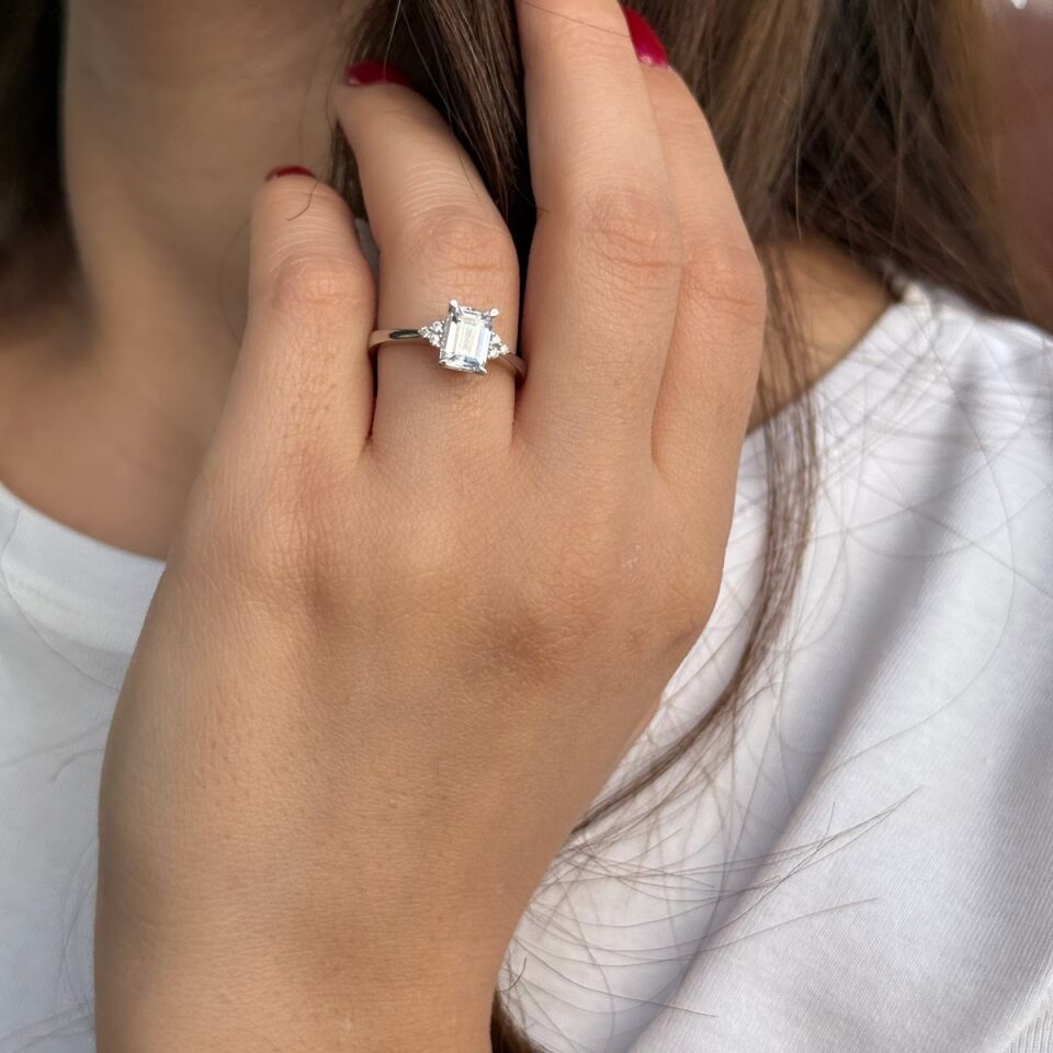 14 AYAR BAGET TAŞLI TEKTAŞ YÜZÜK