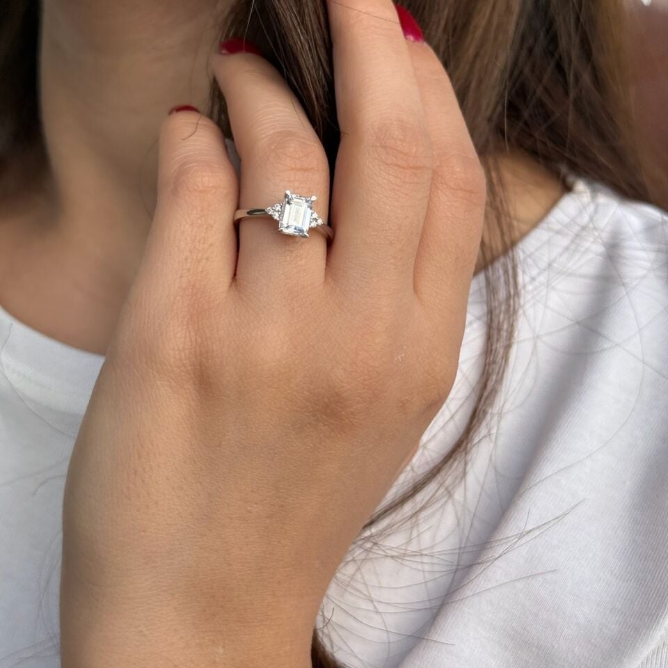 14 AYAR BAGET TAŞLI TEKTAŞ YÜZÜK