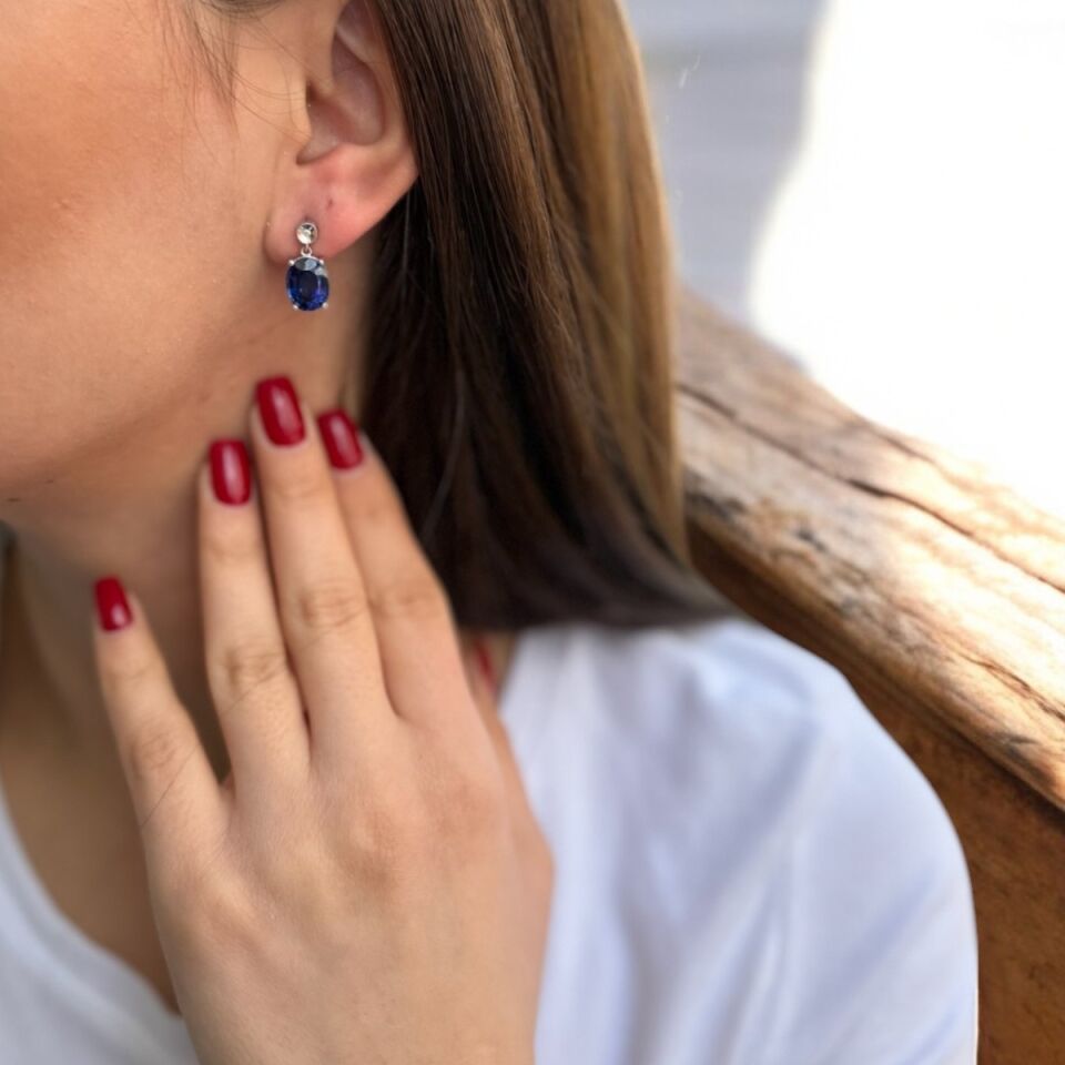 14 AYAR 4,58 CT SAFİR VE 0,04 CT PIRLANTA TAŞLI BEYAZ ALTIN KÜPE