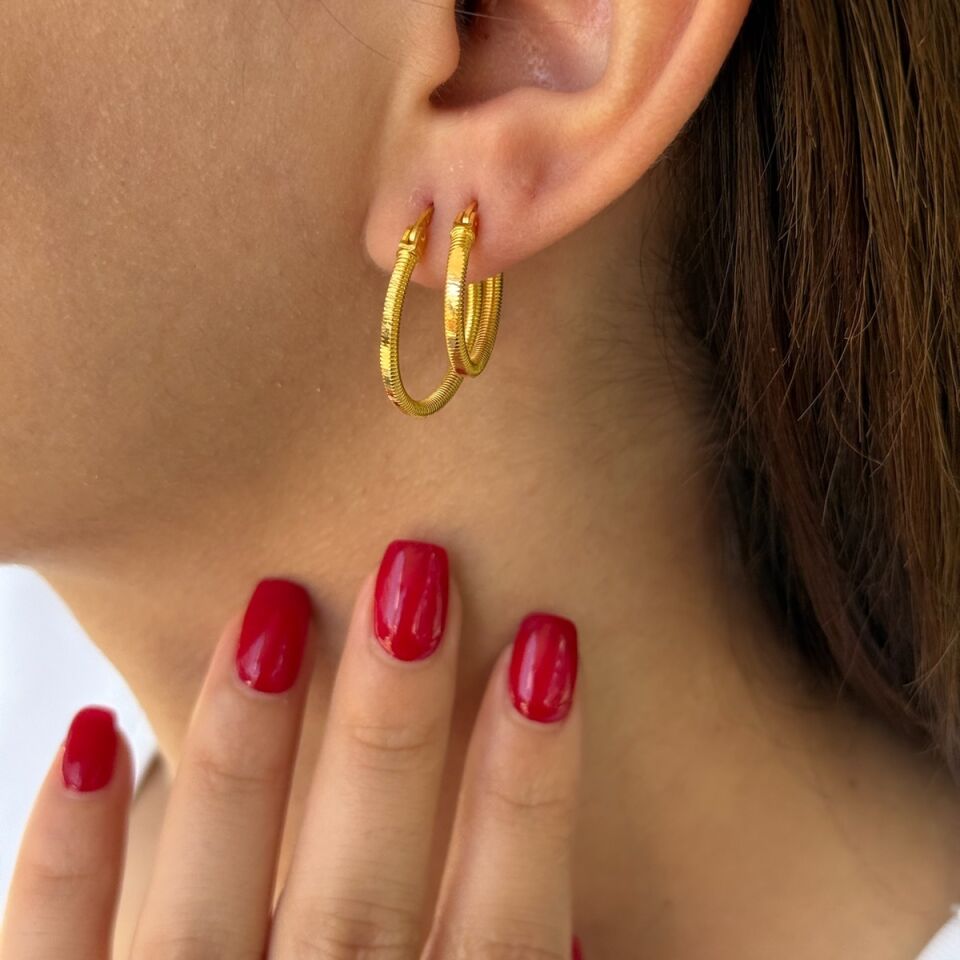 22 AYAR ÜZERİ PARLAK HALKA ALTIN KÜPE KOMBİNİ