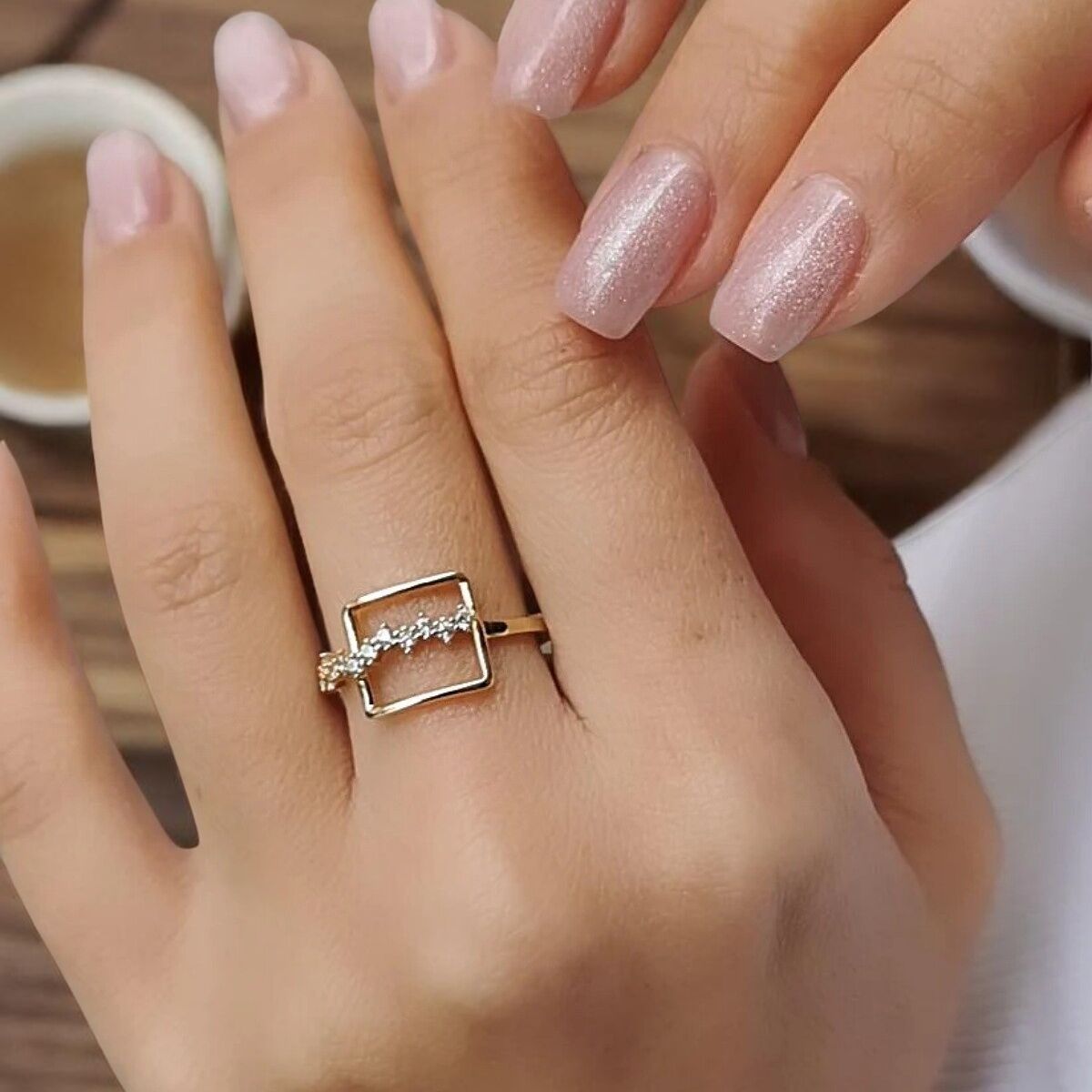 14 AYAR KARE TAŞLI ALTIN YÜZÜK