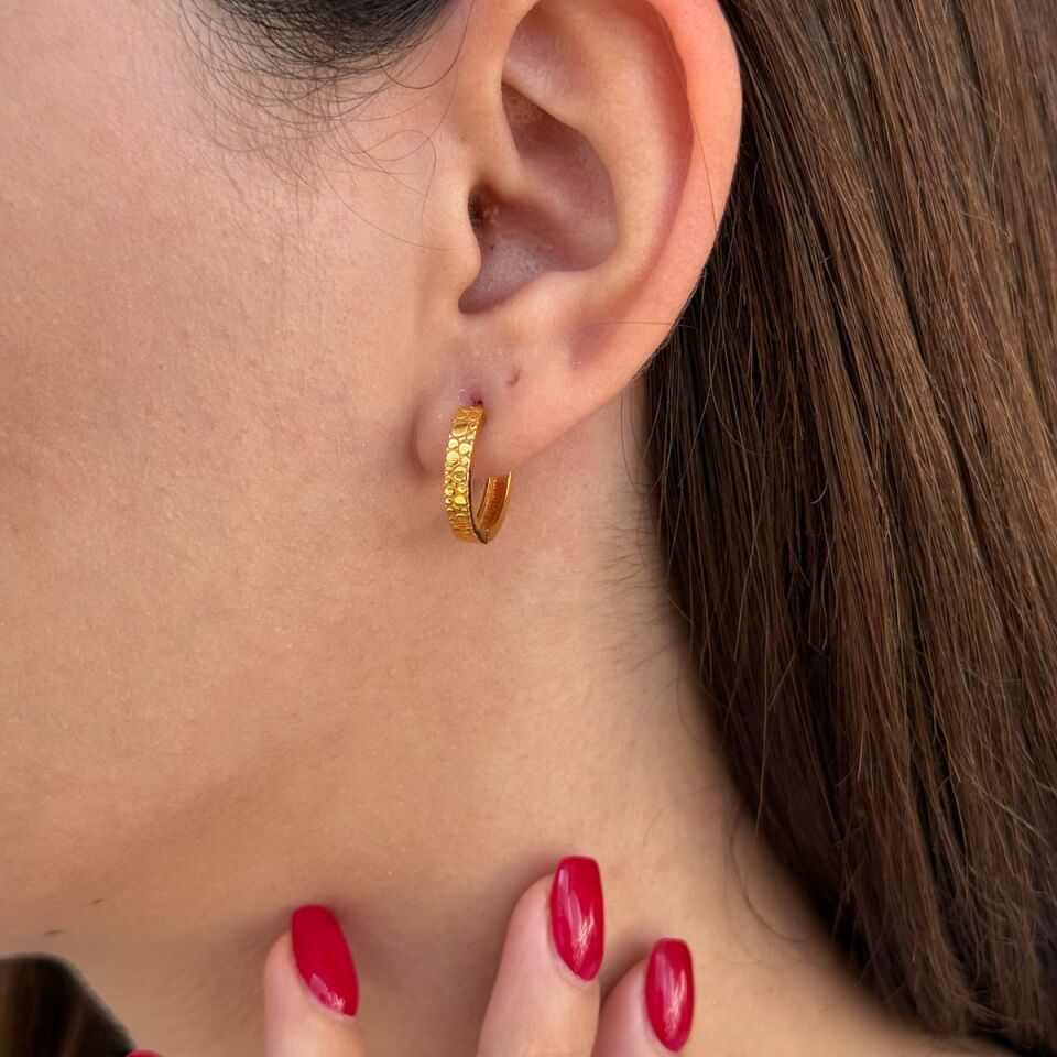 22 AYAR ÜZERİ DERİ DESENLİ TASARIM HALKA KÜPE