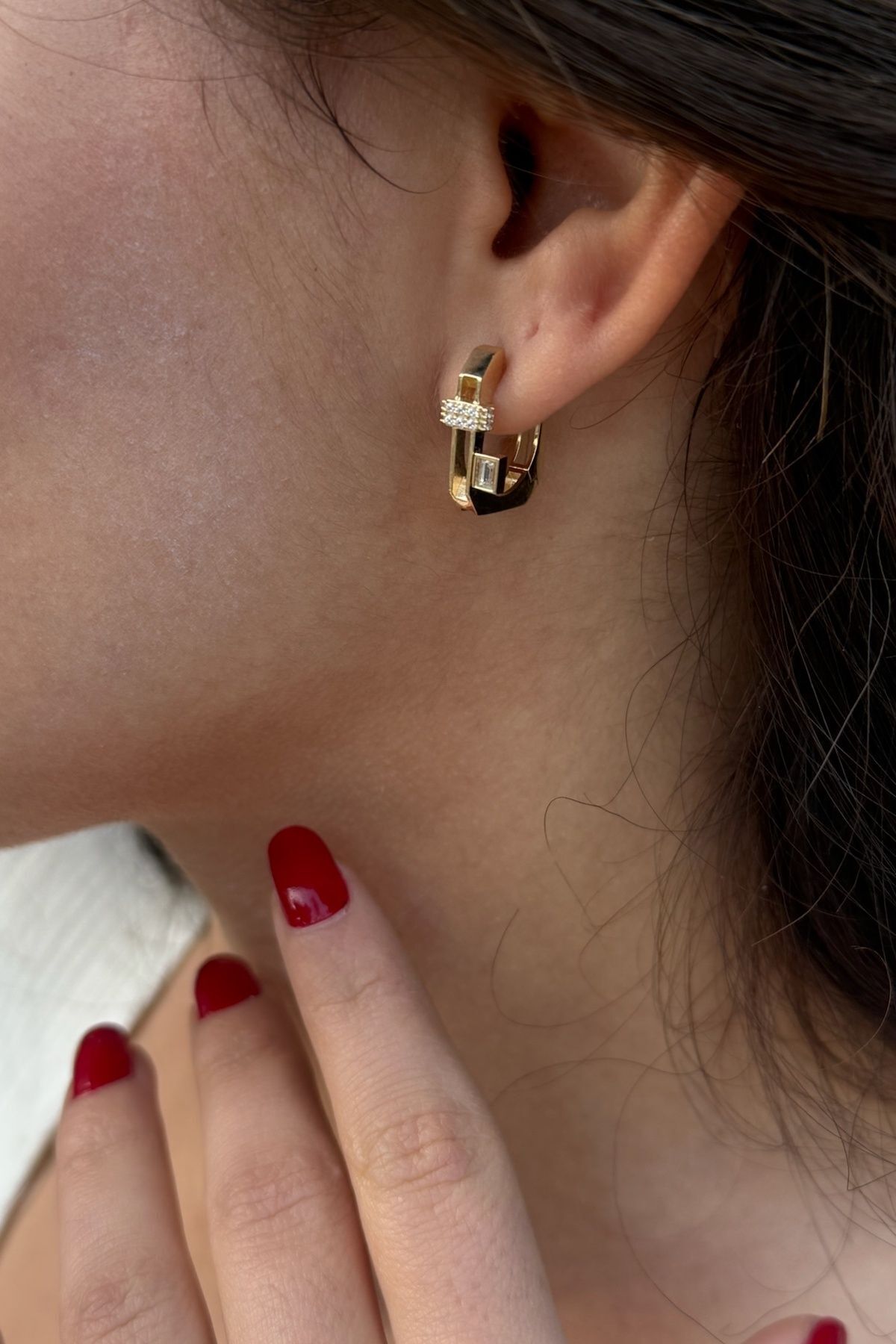 14 AYAR ÖZEL TASARIM BAGET TAŞLI İTALYAN KARE KÜPE