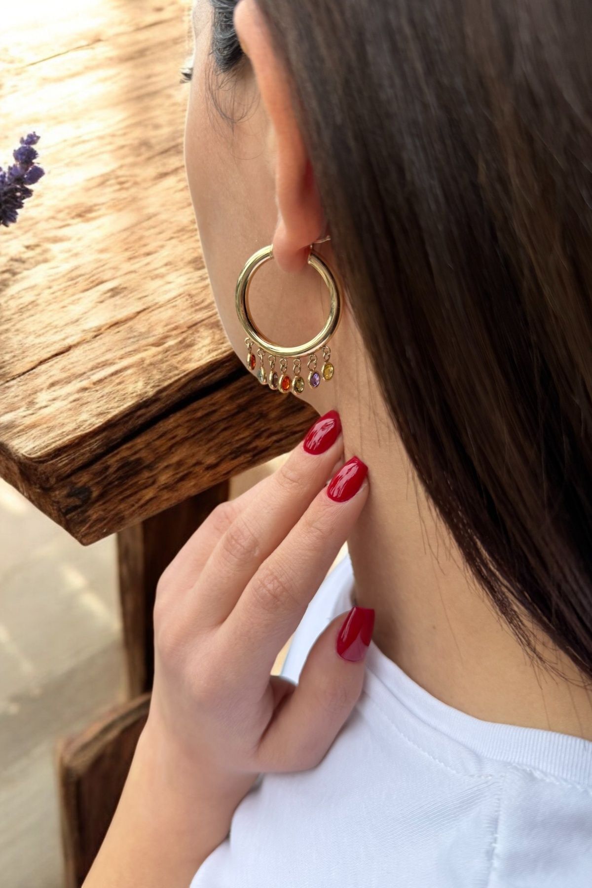 14 AYAR ÖZEL TASARIM RENKLİ TAŞ SALLANTILI HALKA KÜPE