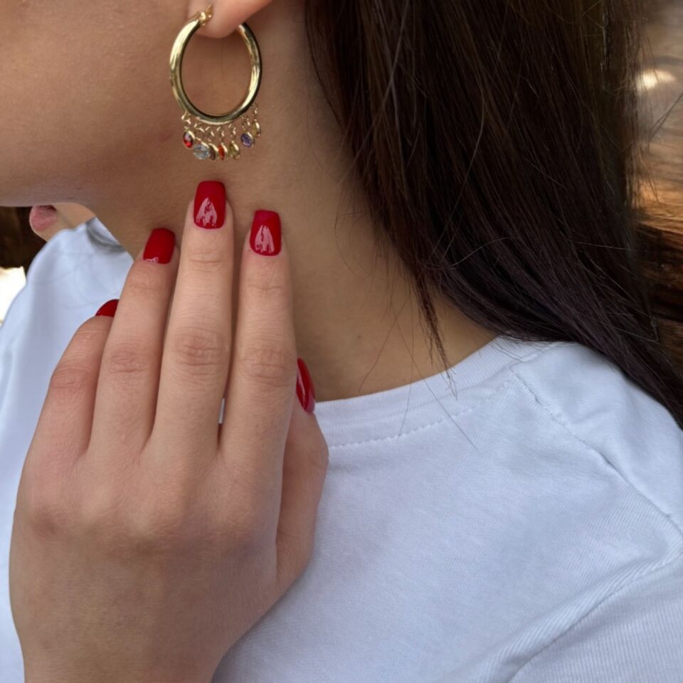 14 AYAR ÖZEL TASARIM RENKLİ TAŞ SALLANTILI HALKA KÜPE