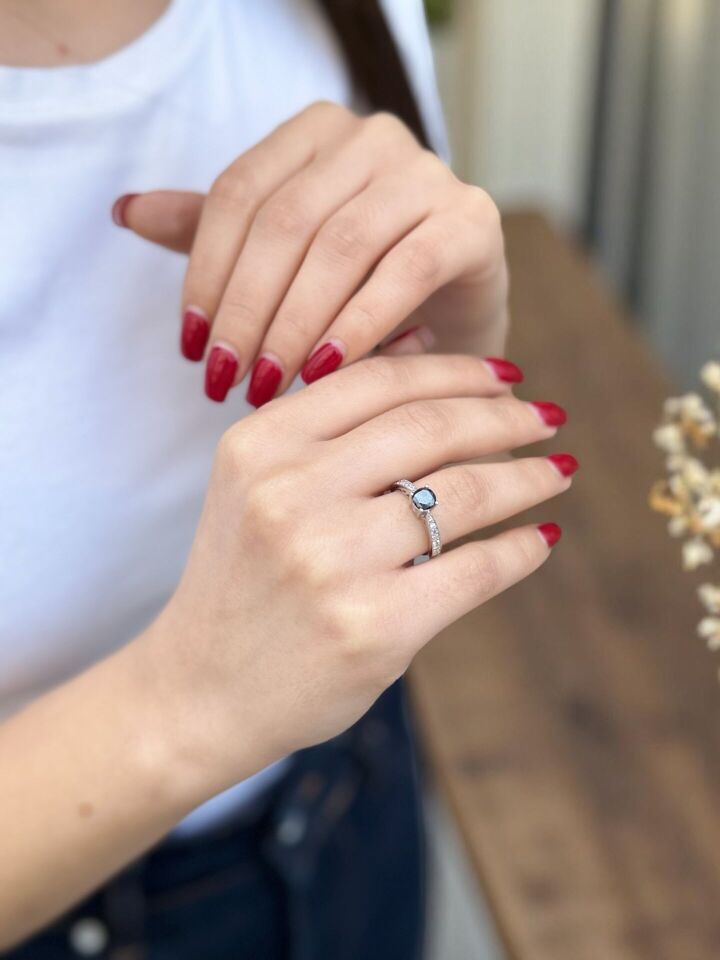 14 Ayar Siyah Pırlanta Taşlı Pırlanta Yüzük 14