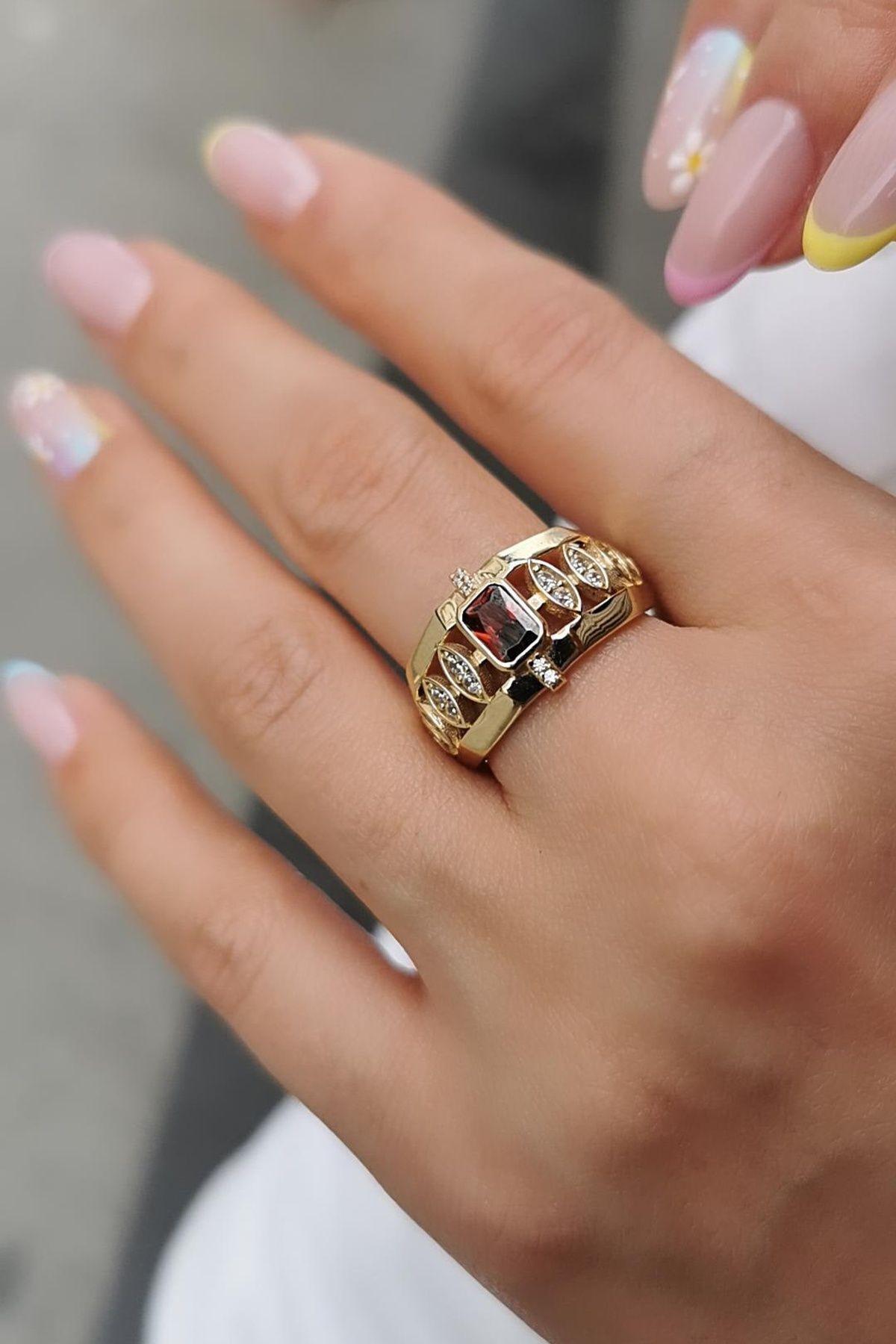 14 Ayar Kırmızı Garnet Taşlı Altın Yüzük 18