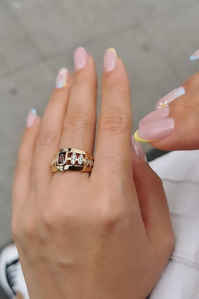 14 Ayar Kırmızı Garnet Taşlı Altın Yüzük 18