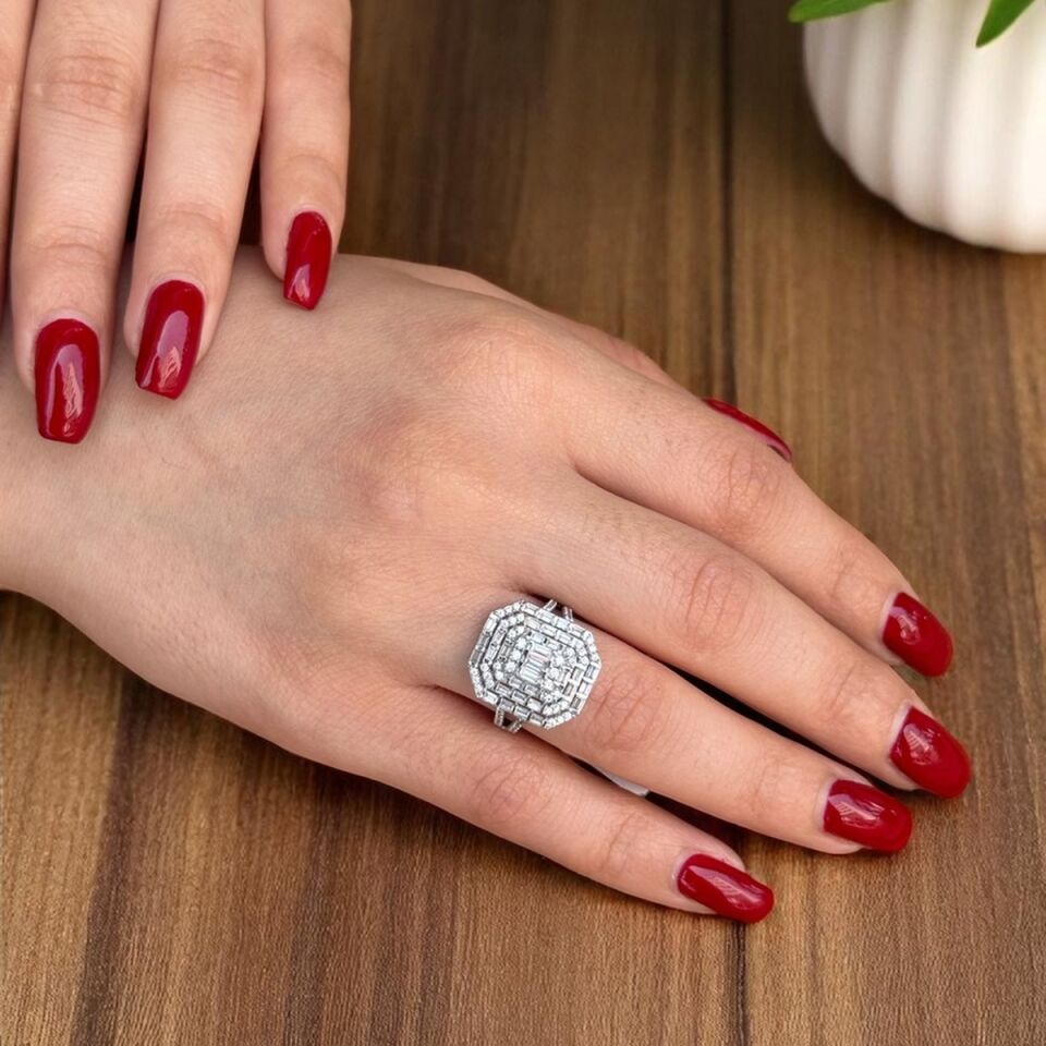 14 Ayar Pırlanta Görünümlü Baget Taşlı Beyaz Altın Yüzük