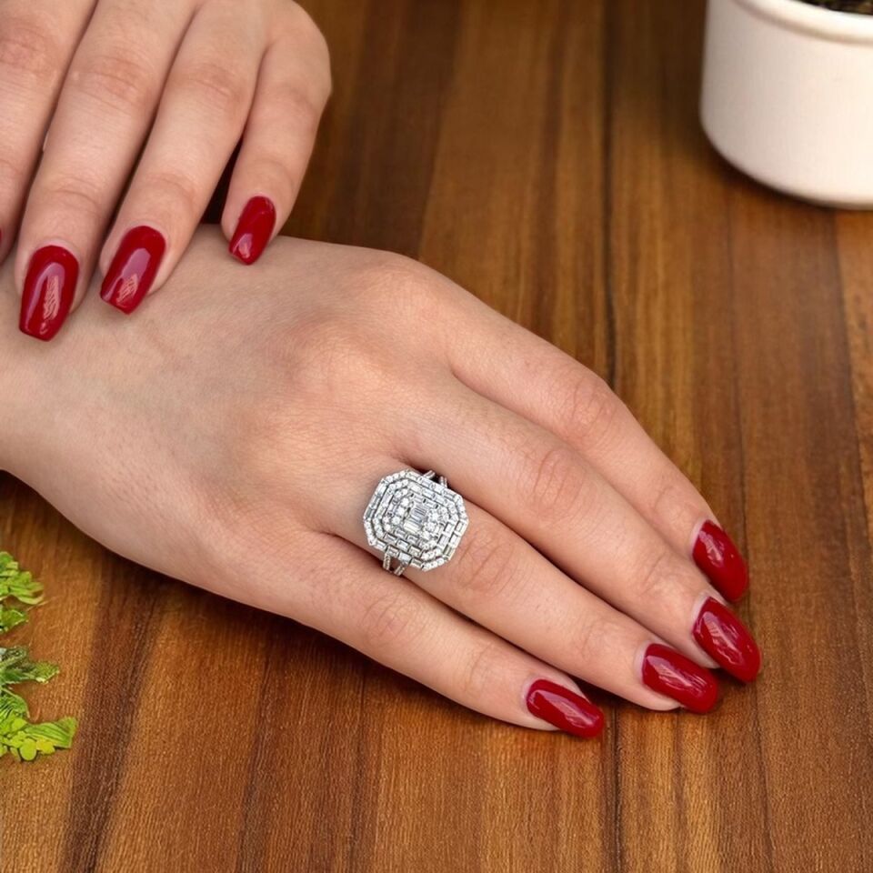 14 Ayar Pırlanta Görünümlü Baget Taşlı Beyaz Altın Yüzük