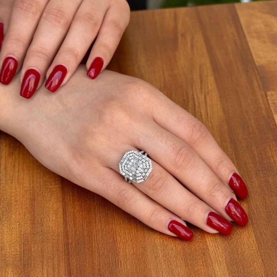 14 Ayar Pırlanta Görünümlü Baget Taşlı Beyaz Altın Yüzük