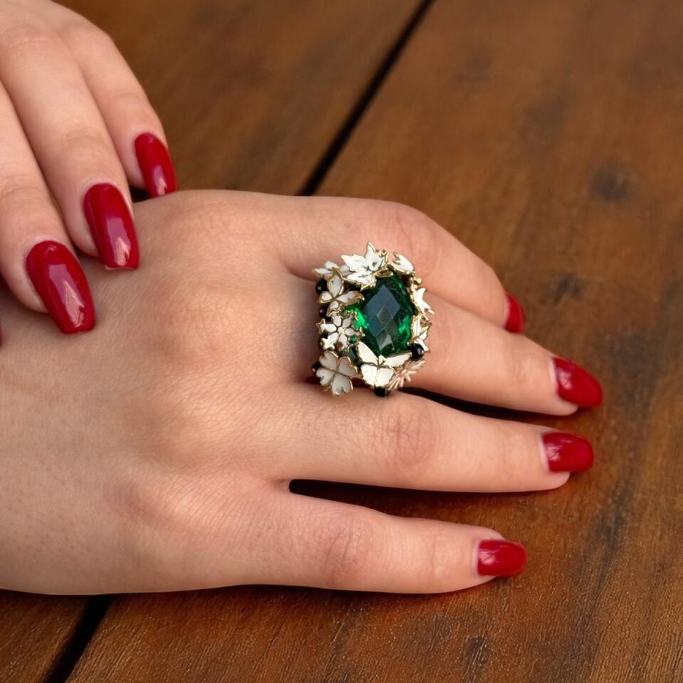 14 AYAR İTALYAN YEŞİL TAŞLI KENARLARI MİNELİ ÖZEL TASARIM ALTIN YÜZÜK