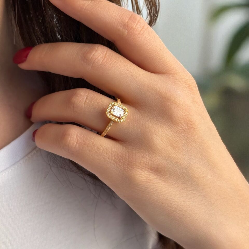 22 AYAR BAGET TAŞLI ALTIN YÜZÜK