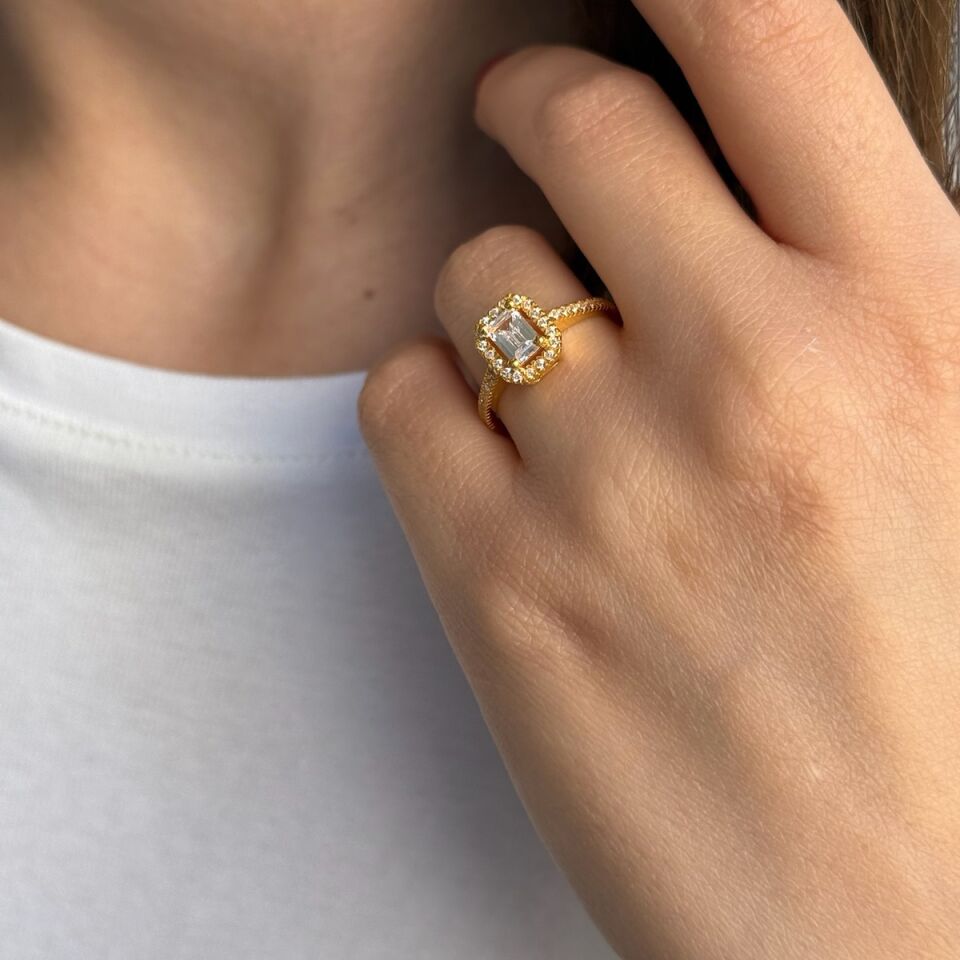 22 AYAR BAGET TAŞLI ALTIN YÜZÜK