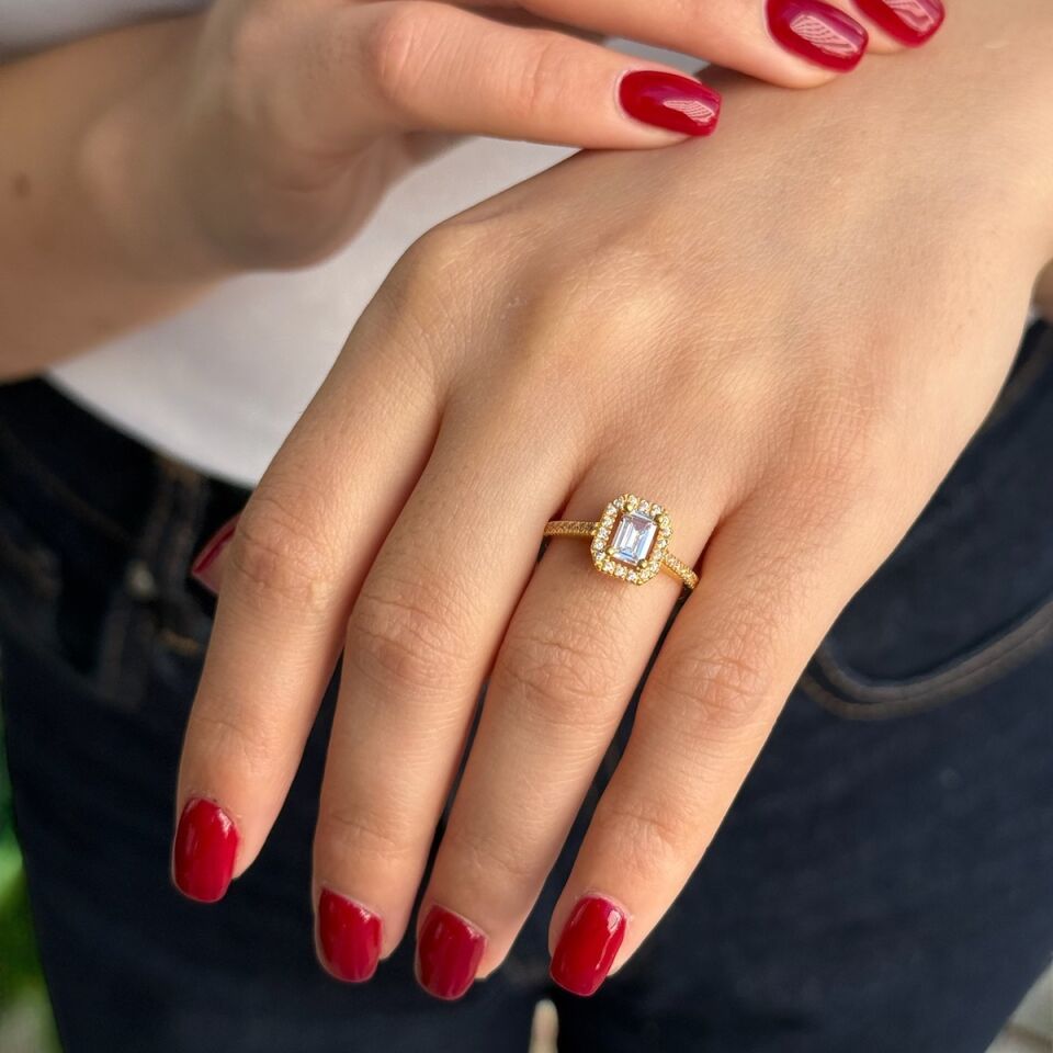 22 AYAR BAGET TAŞLI ALTIN YÜZÜK