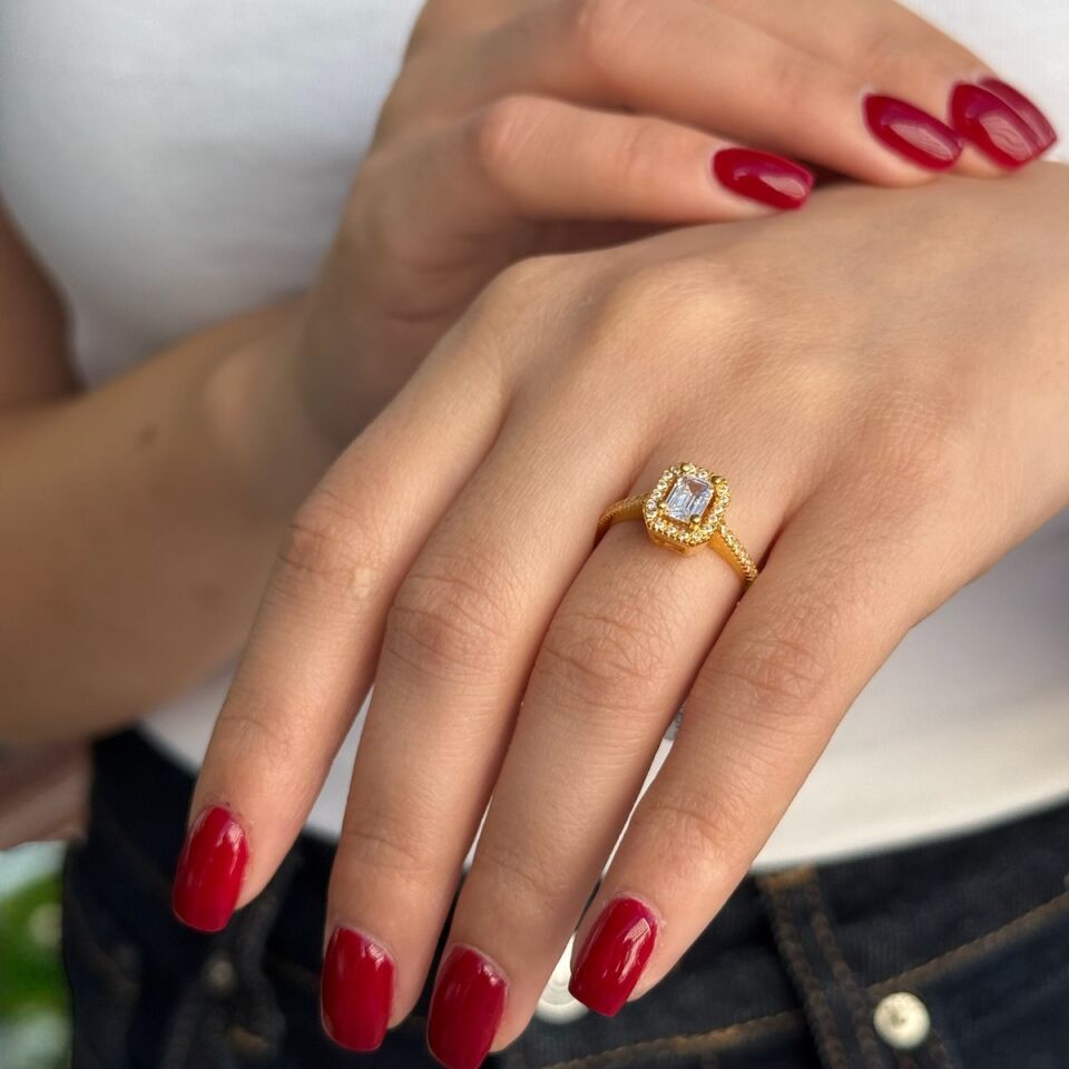 22 AYAR BAGET TAŞLI ALTIN YÜZÜK