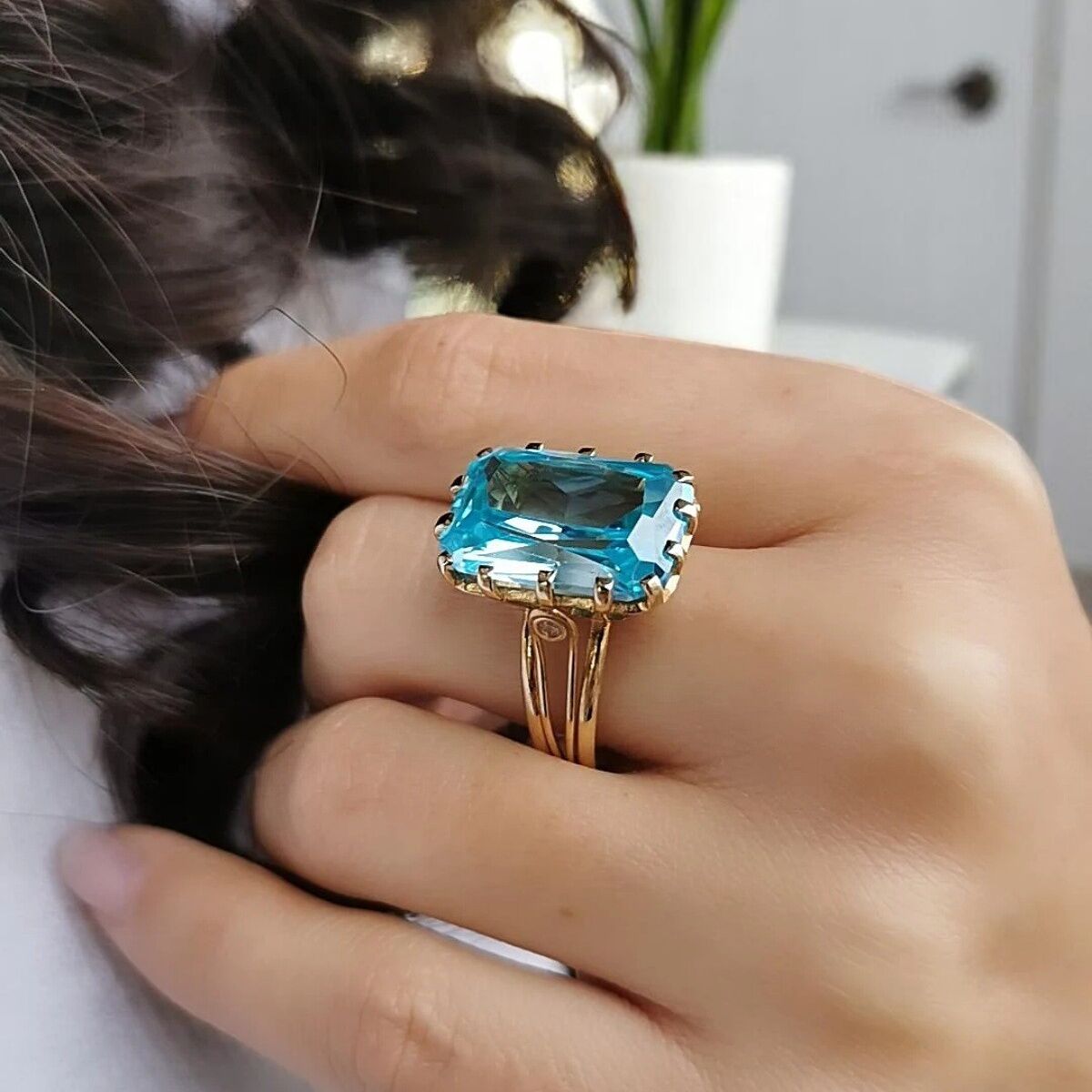 14 AYAR KRİSTAL AQUAMARİN RENGİ TAŞLI ALTIN YÜZÜK