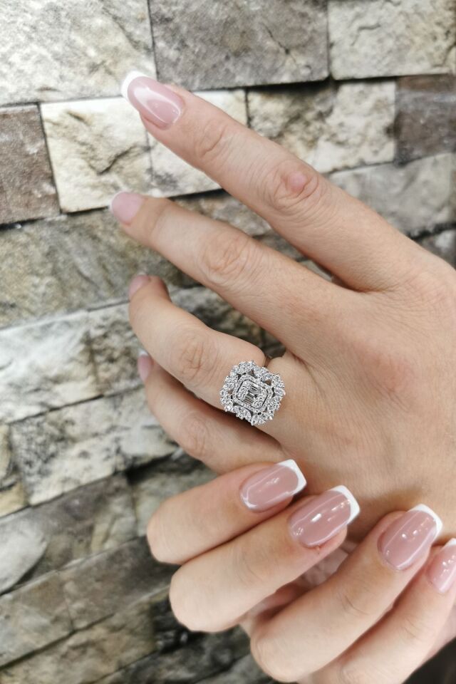 14 Ayar 0,81 Ct Baget Taşlı Özel Tasarım Pırlanta Yüzük 16