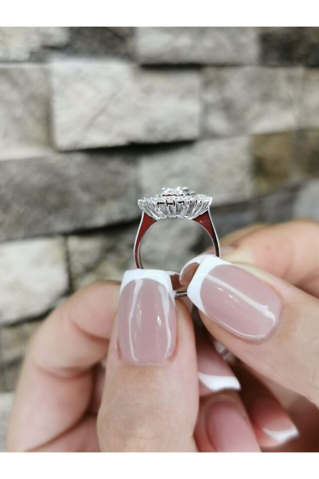 14 Ayar 0,81 Ct Baget Taşlı Özel Tasarım Pırlanta Yüzük 16
