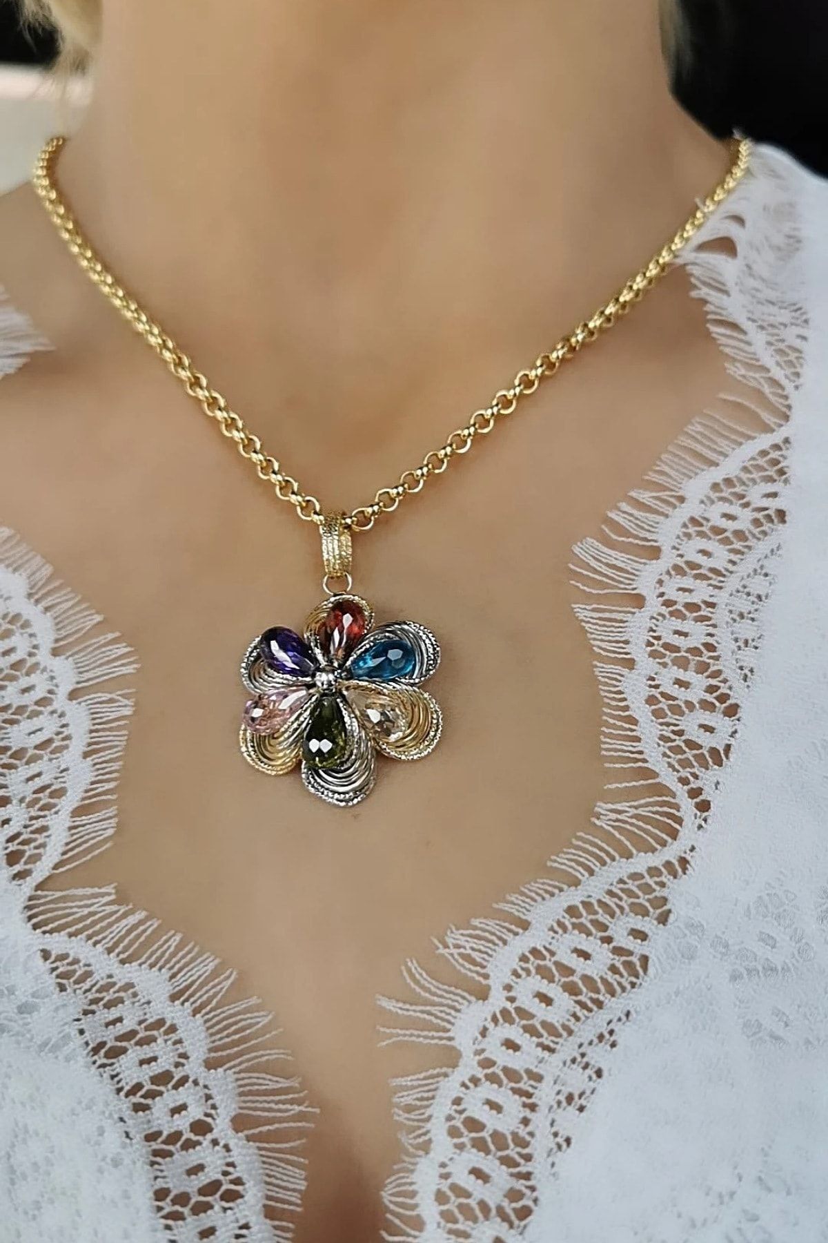 14 Ayar Kristal Taşlı Altın Kolye