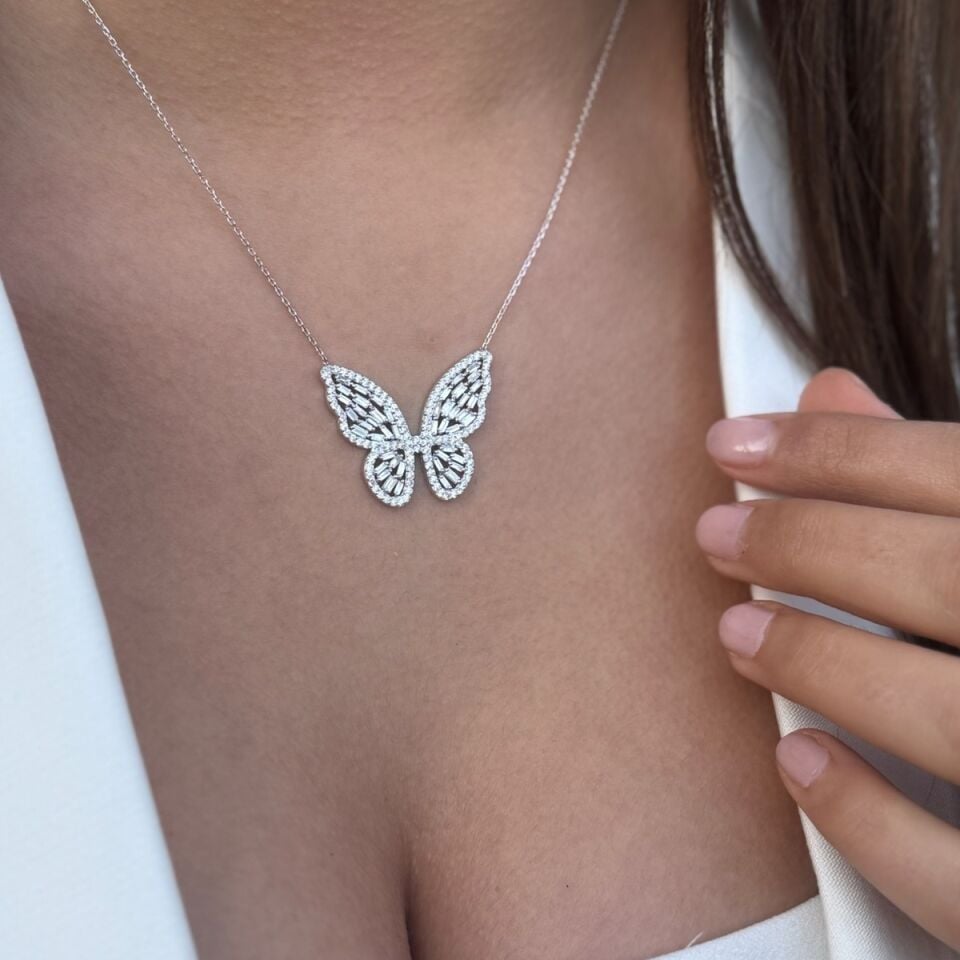 14 AYAR 1,46 CT F RENGİ PIRLANTA TAŞLI KELEBEK MODEL KOLYE