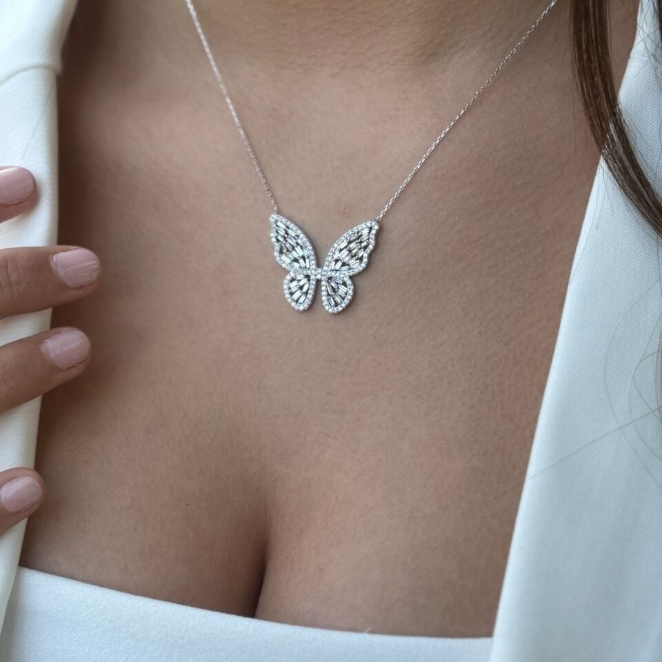 14 AYAR 1,46 CT F RENGİ PIRLANTA TAŞLI KELEBEK MODEL KOLYE