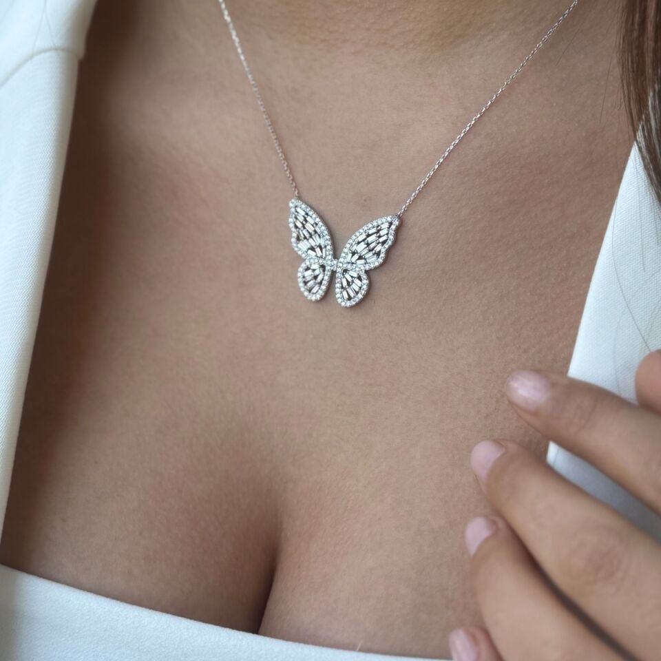 14 AYAR 1,46 CT F RENGİ PIRLANTA TAŞLI KELEBEK MODEL KOLYE