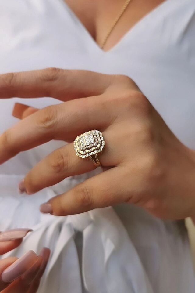 14 Ayar Baget Taşlı Tasarım Oval Yüzük