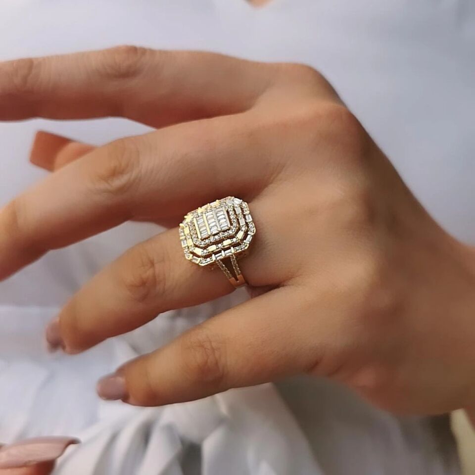 14 Ayar Baget Taşlı Tasarım Yüzük