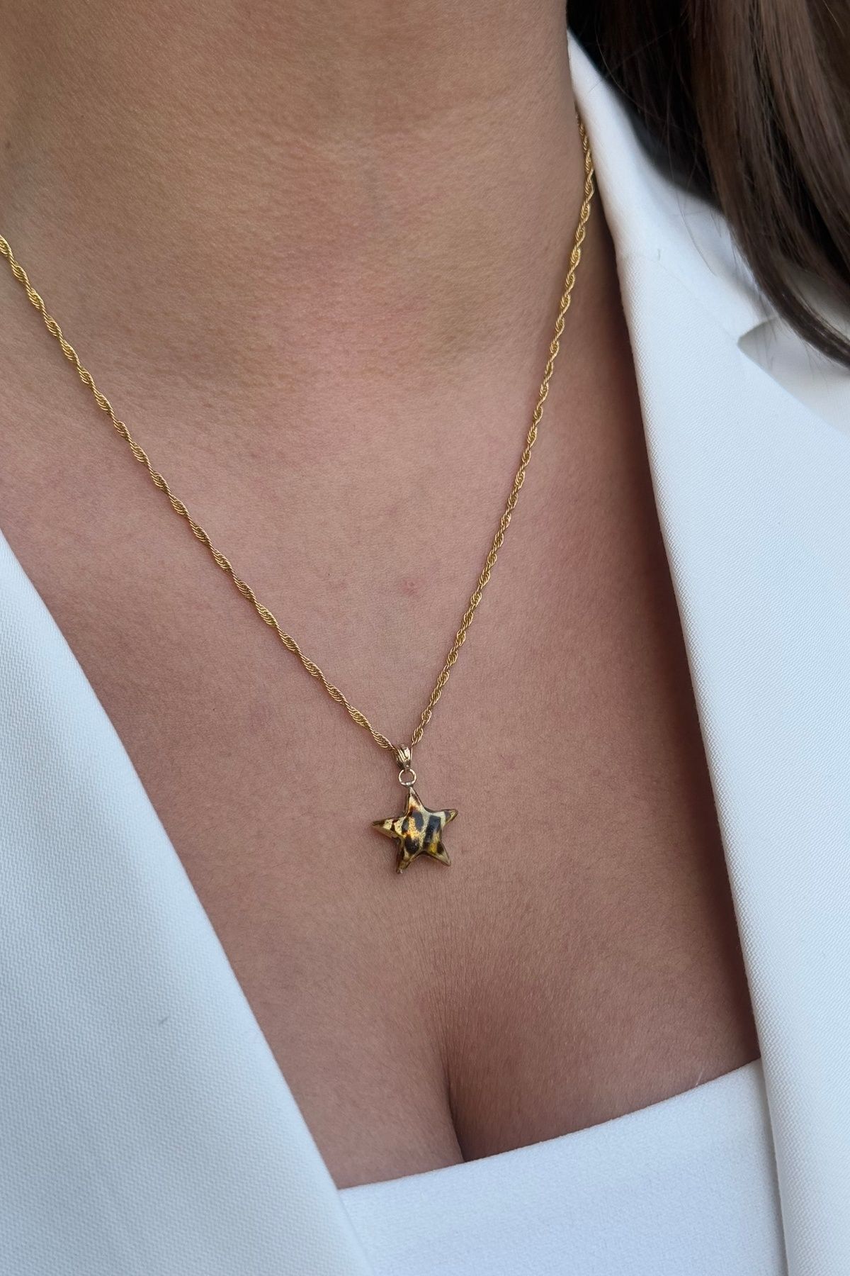 14 AYAR BURGU ZİNCİRLİ LEOPAR DESENLİ BOMBE YILDIZ ALTIN KOLYE