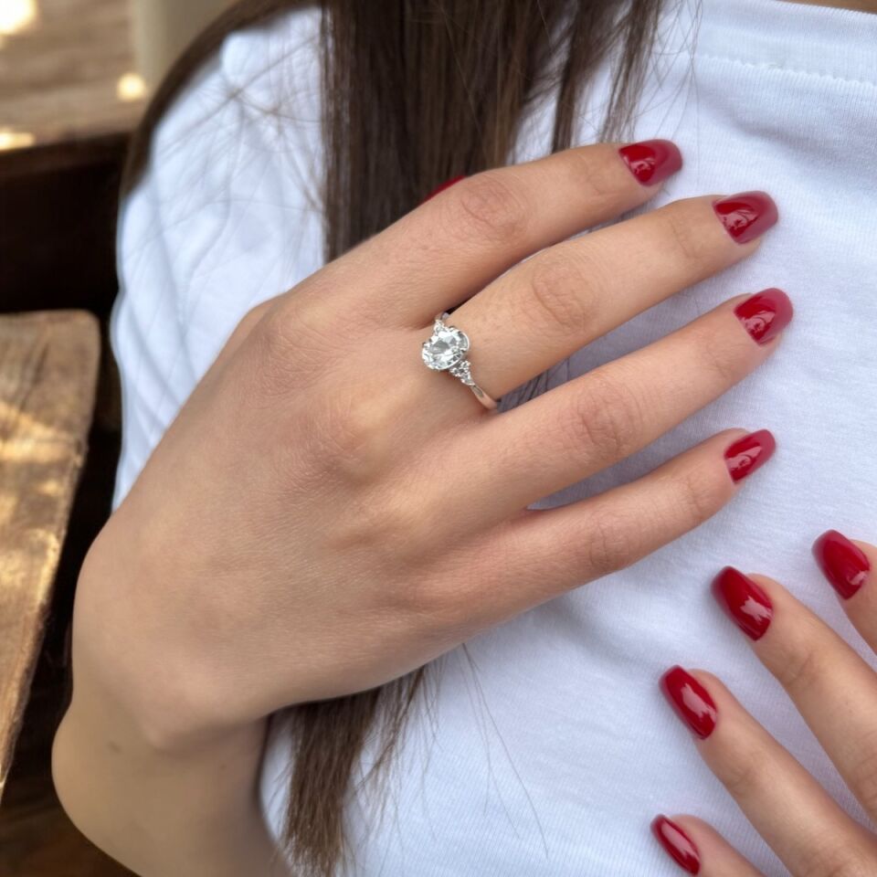 14 AYAR 1,48 CT BEYAZ SAFİR TAŞLI 0,11 CT PIRLANTA TAŞLI YÜZÜK