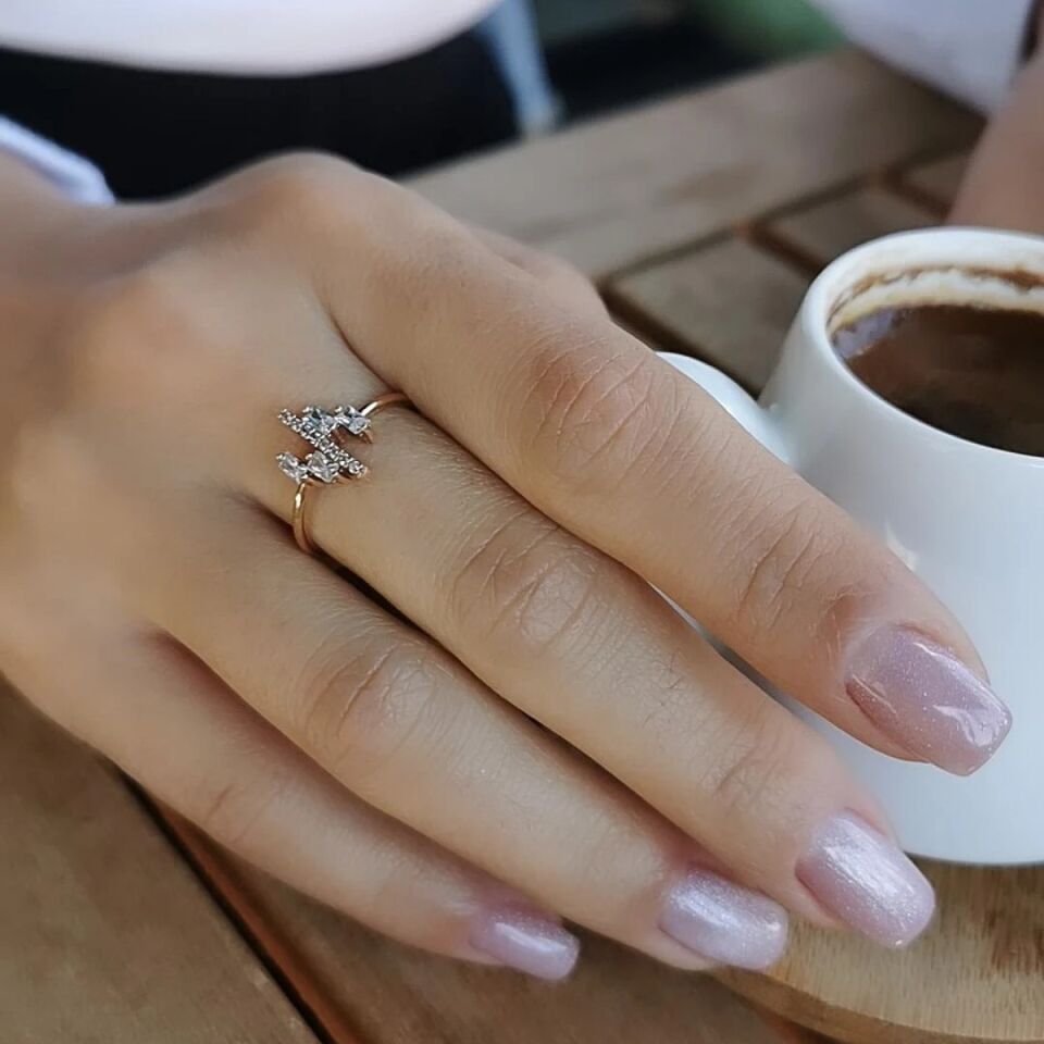 14 Ayar Baget Taşlı Zikzak Yüzük