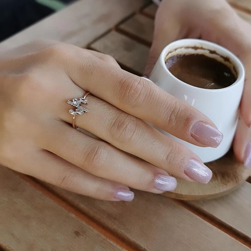 14 Ayar Baget Taşlı Zikzak Yüzük