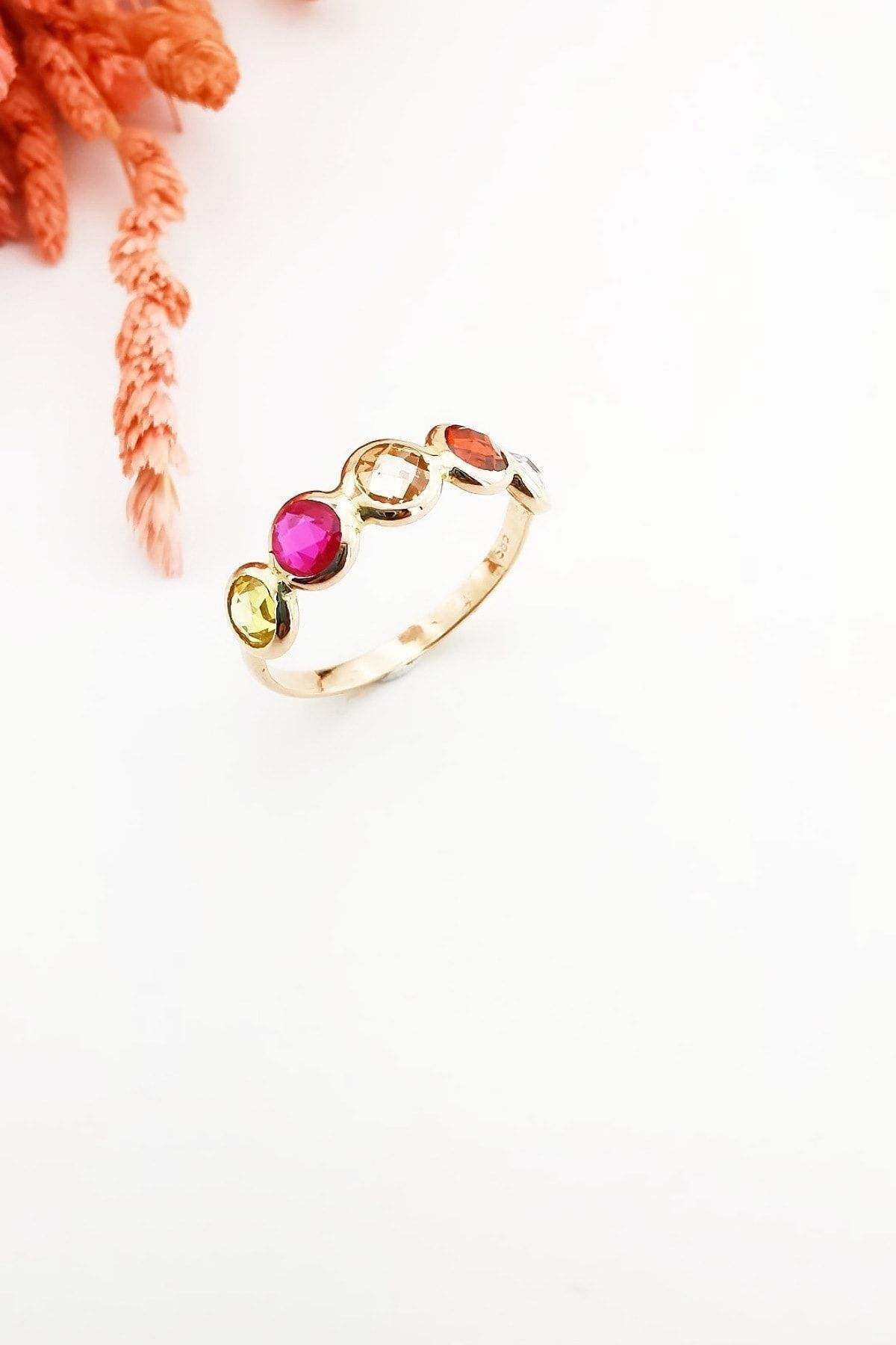 14 Ayar Renkli Taşlı Pembe Altın Beştaş Yüzük