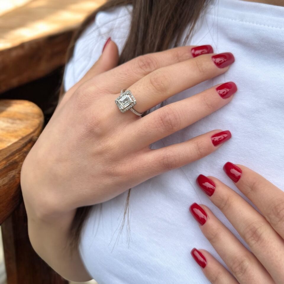 14 AYAR 1,81 CT BEYAZ SAFİR TAŞLI 0,37 CT PIRLANTA TAŞLI YÜZÜK