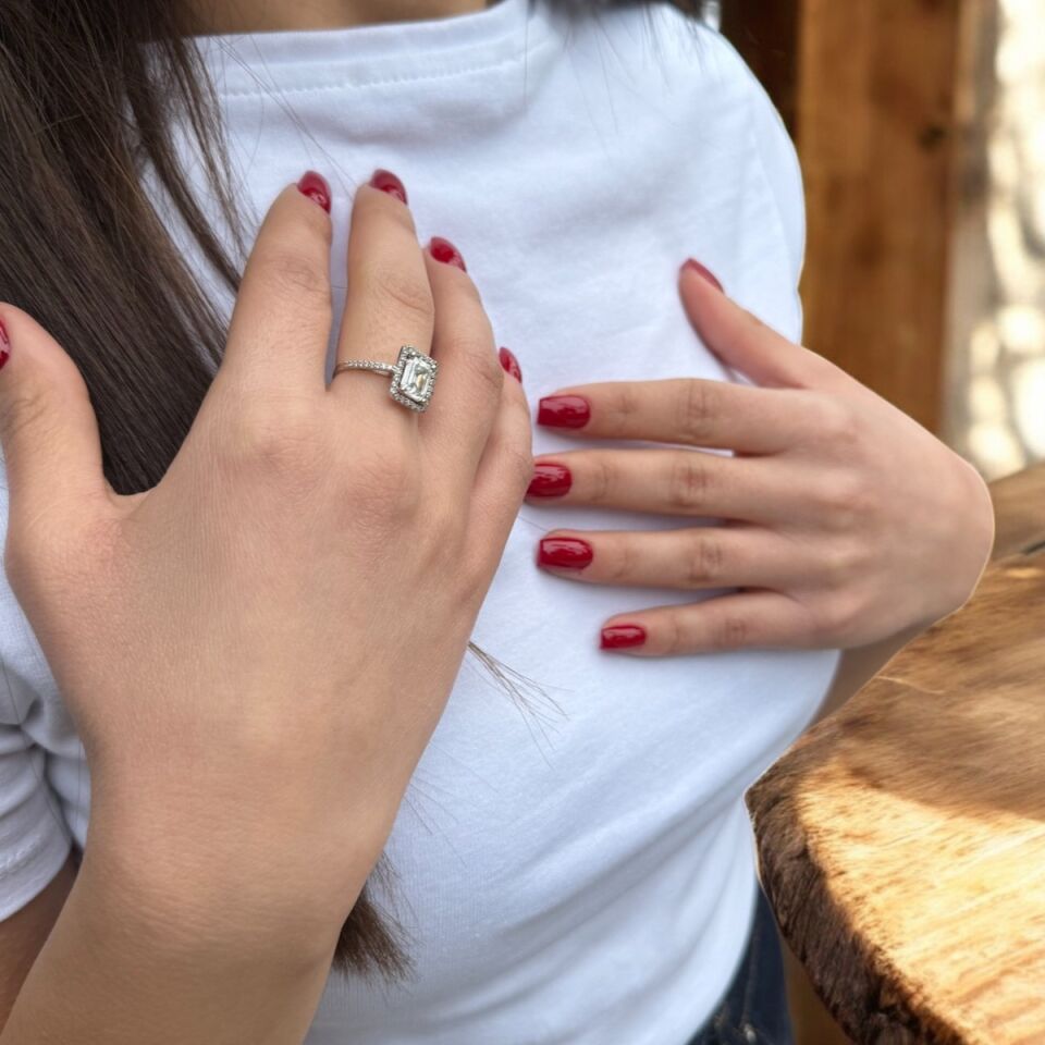 14 AYAR 1,81 CT BEYAZ SAFİR TAŞLI 0,37 CT PIRLANTA TAŞLI YÜZÜK