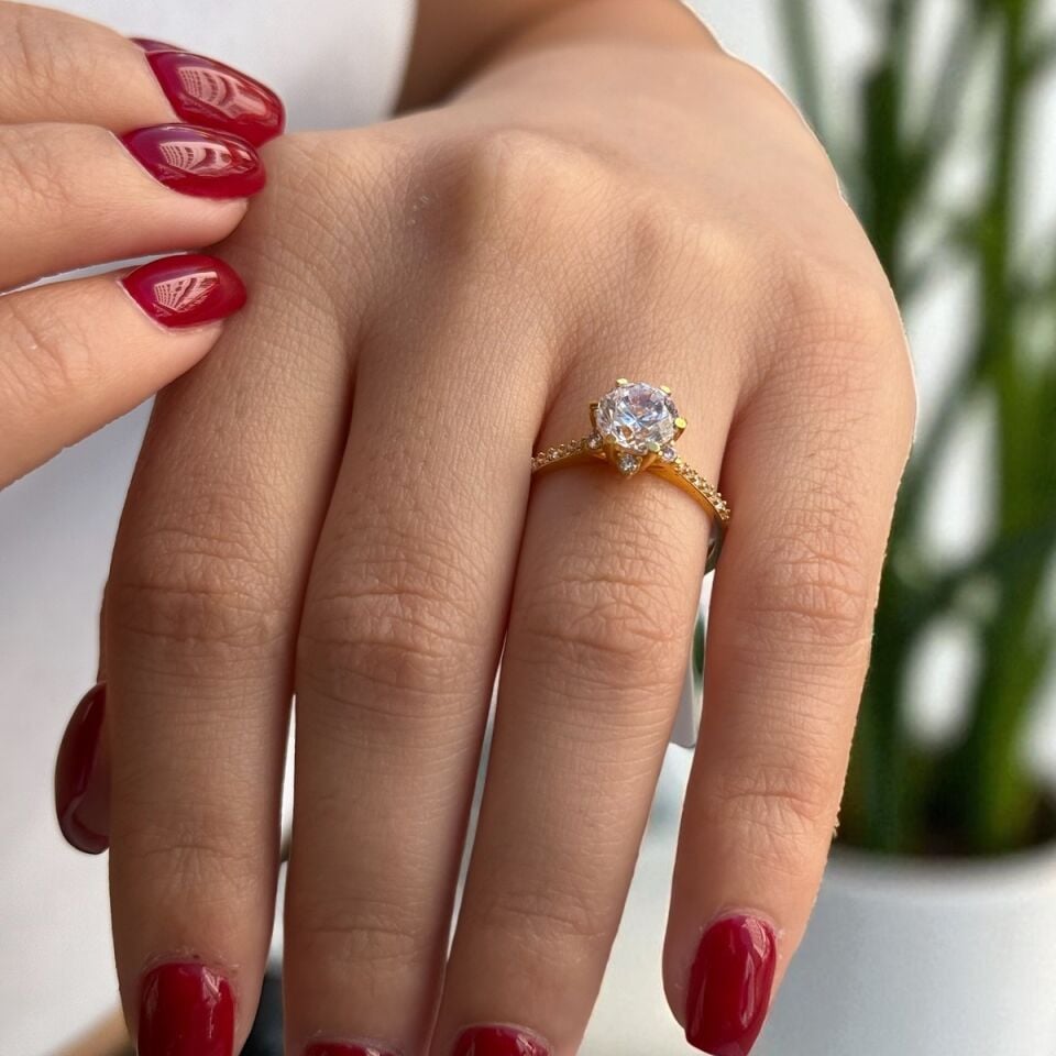 22 AYAR LOTUS MODEL TEKTAŞ YÜZÜK