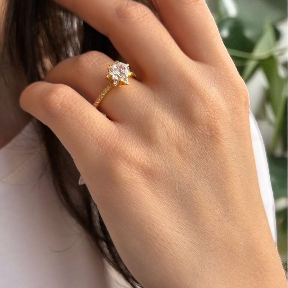 22 AYAR LOTUS MODEL TEKTAŞ YÜZÜK