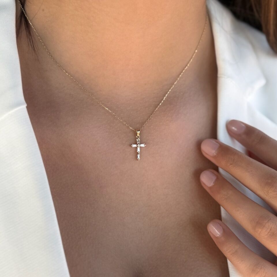 14 AYAR BAGET TAŞLI HAÇ KOLYE