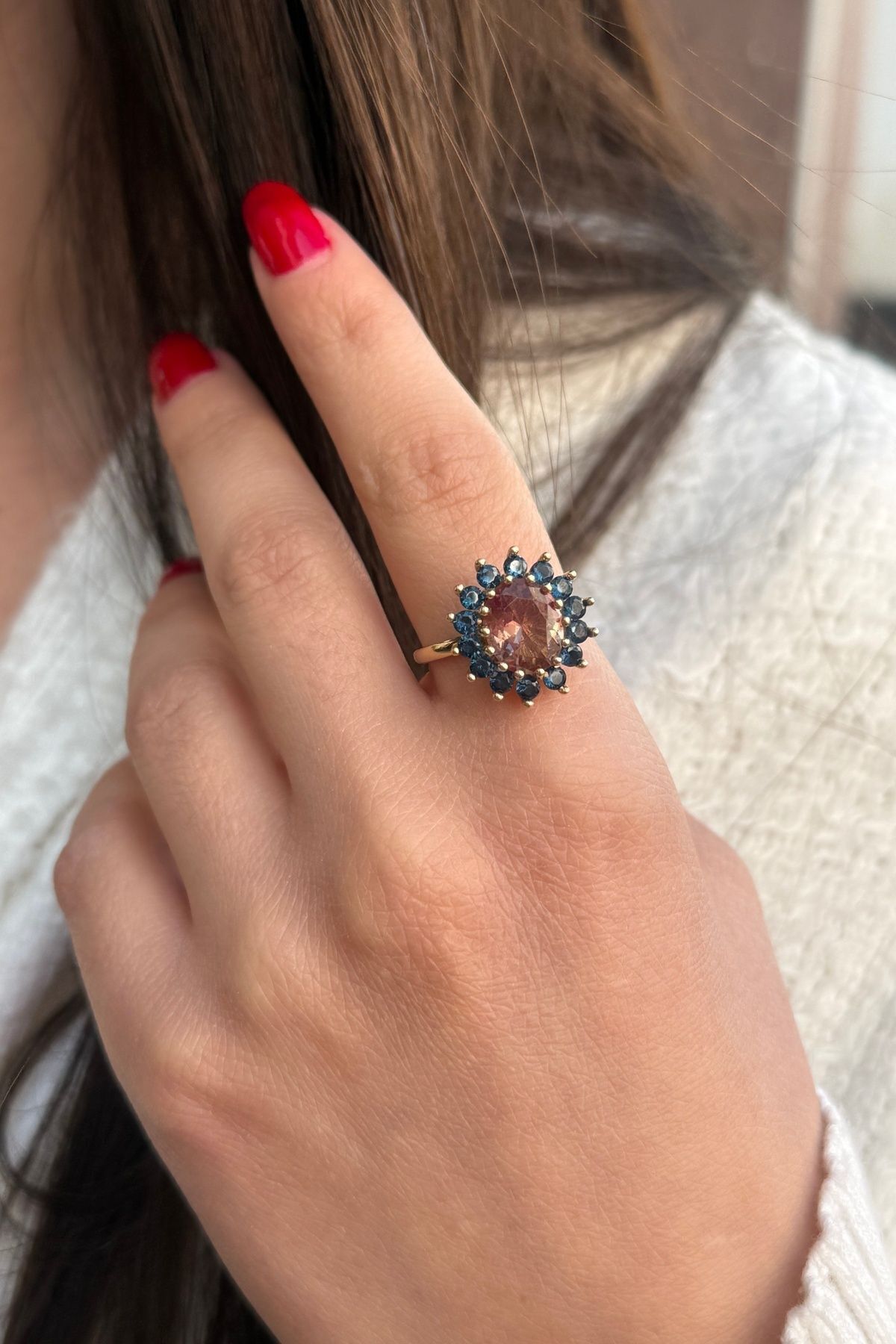 14 AYAR İTALYAN ORTASI SULTANİT KENARLARI LONDON BLUE TASARIM ALTIN YÜZÜK