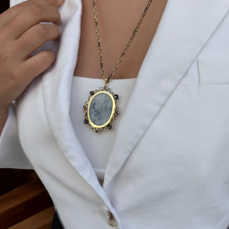 14 Ayar Cameo Taşlı Madalyon Altın Kolye