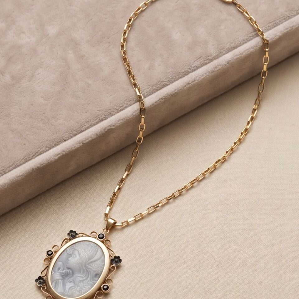 14 Ayar Cameo Taşlı Madalyon Altın Kolye