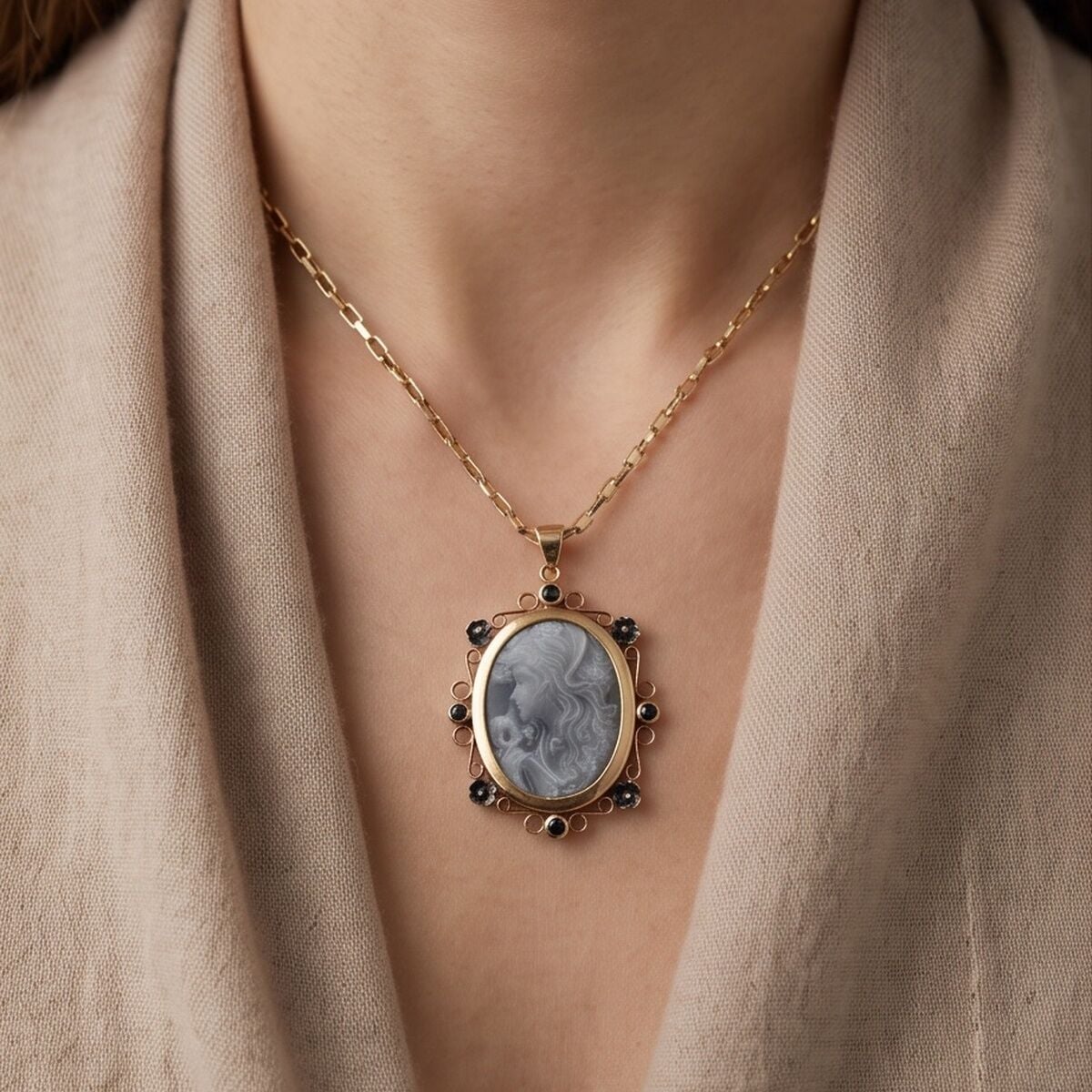 14 Ayar Cameo Taşlı Madalyon Altın Kolye
