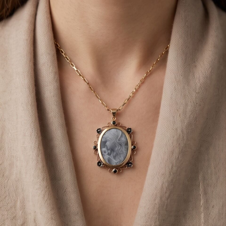 14 Ayar Cameo Taşlı Madalyon Altın Kolye