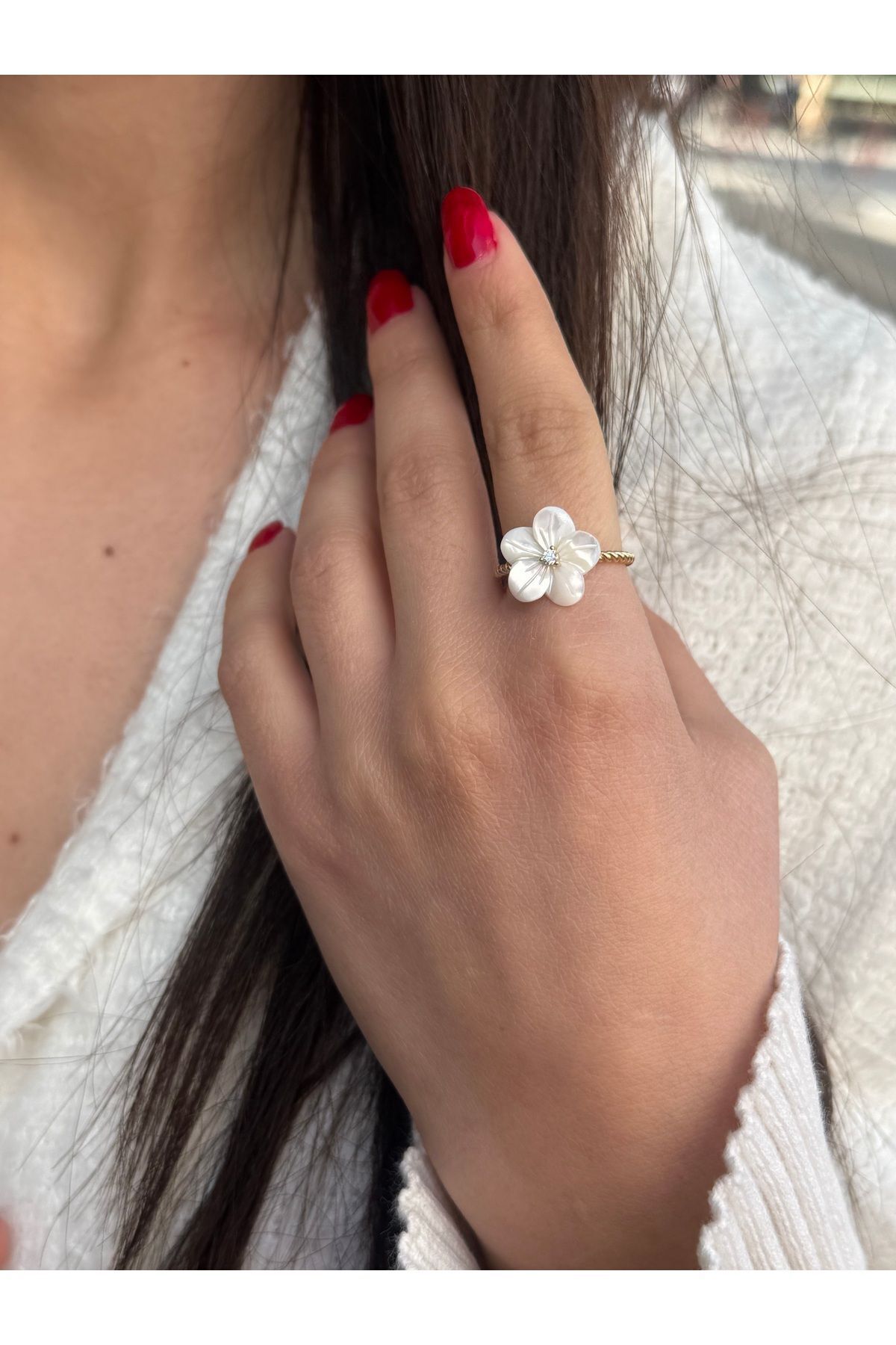 14 AYAR BURGU BEYAZ ÇİÇEK SEDEFLİ ALTIN YÜZÜK