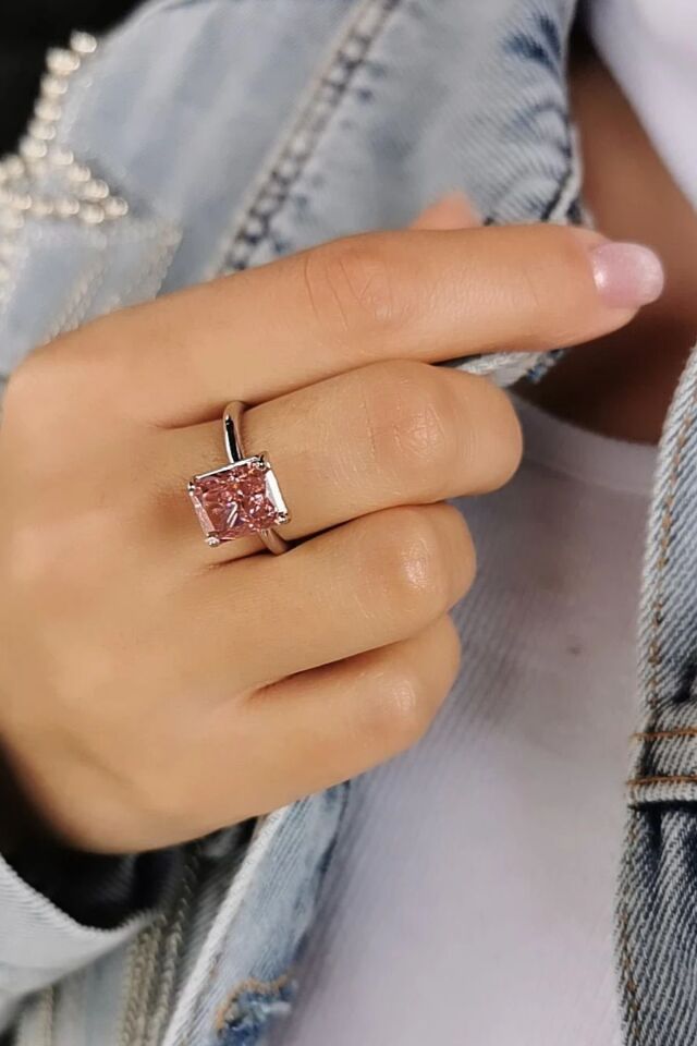 14 AYAR  PİNK KUVARS TAŞLI KENARLARI YARI BOMBELİ ÖZEL TASARIM BEYAZ ALTIN YÜZÜK