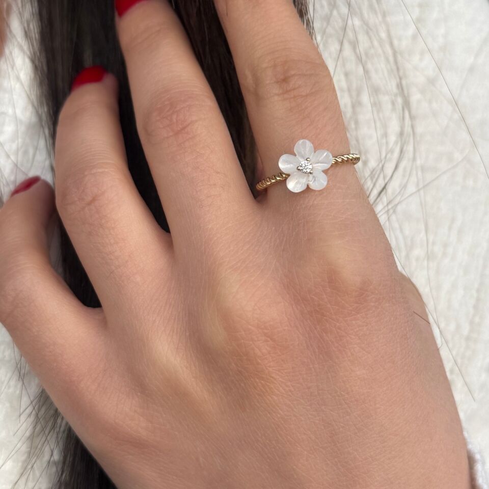 14 AYAR BURGU BEYAZ ÇİÇEK SEDEFLİ ALTIN YÜZÜK