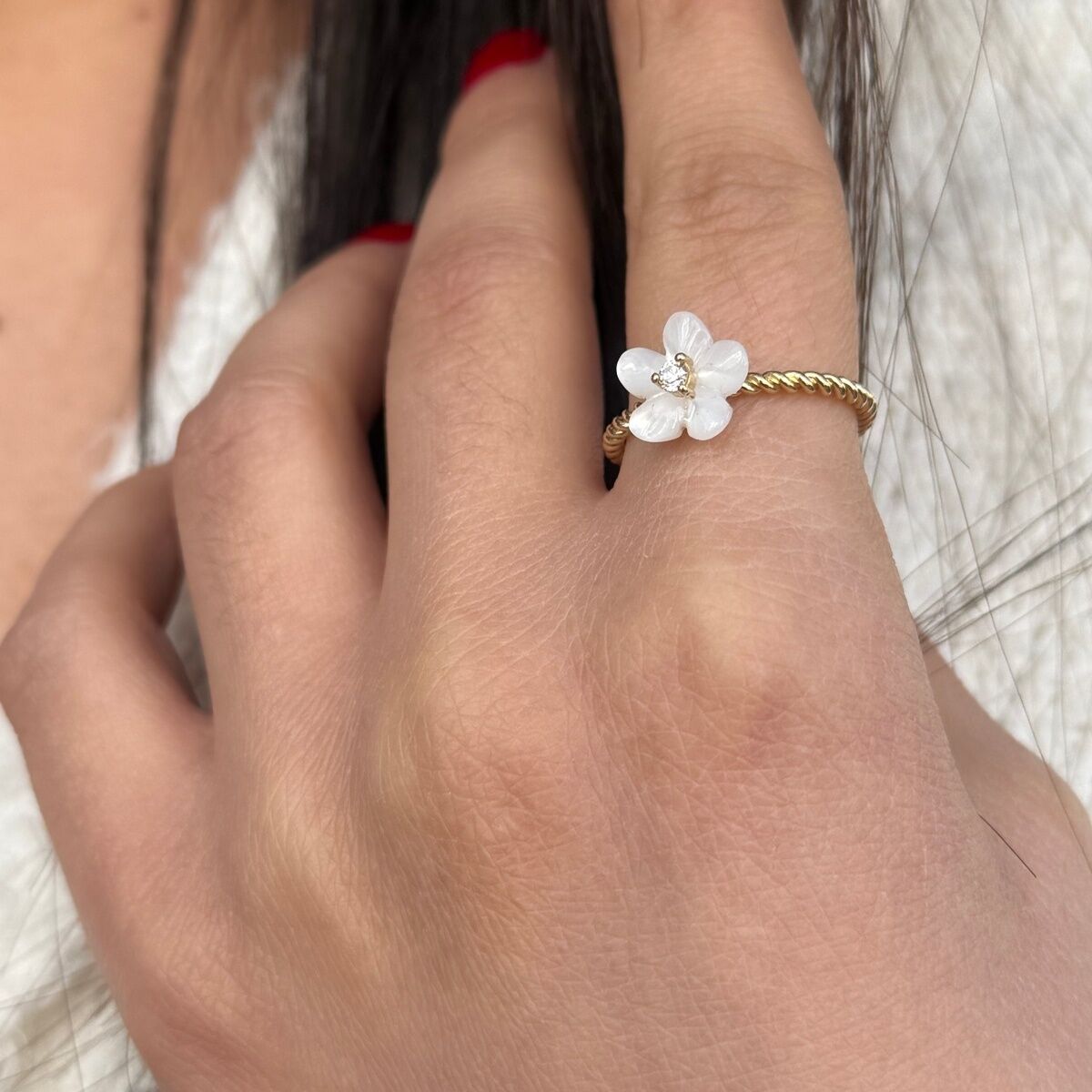 14 AYAR BURGU BEYAZ ÇİÇEK SEDEFLİ ALTIN YÜZÜK